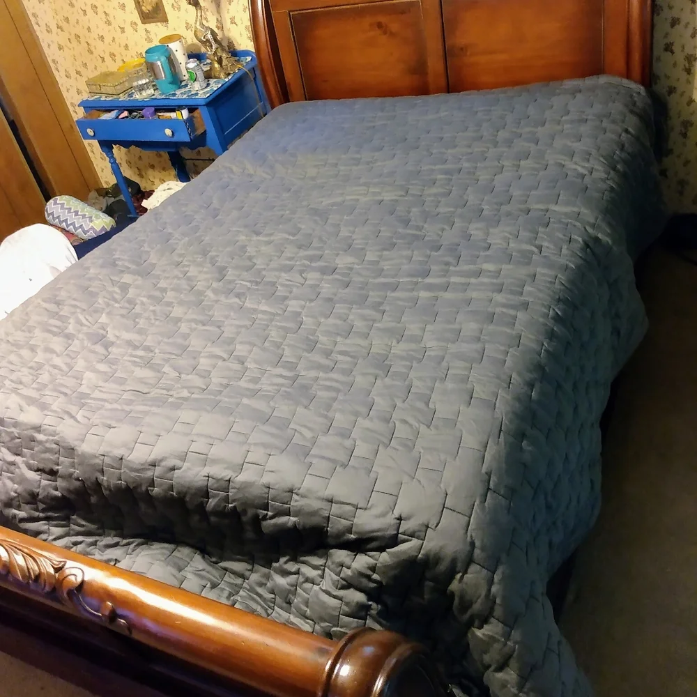 Like New King Size Gray Comforter & 4 Shams